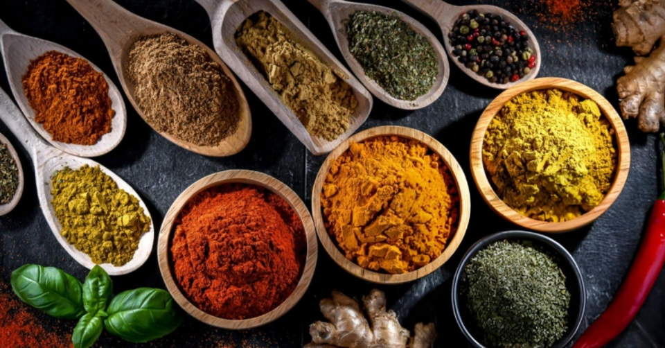 چگونه با انتخاب درست ادویهها هم غذای خوشمزهتر داشته باشیم هم سالمتر؟