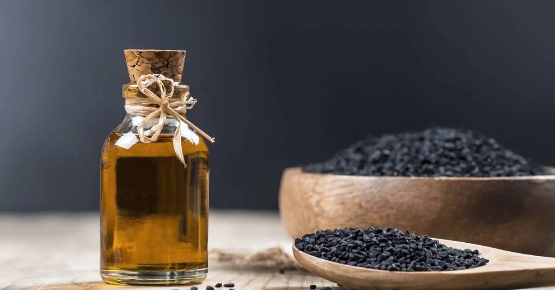 خواص روغن سیاه‌دانه؛ اکسیر طبیعی برای سلامت بدن، پوست و مو