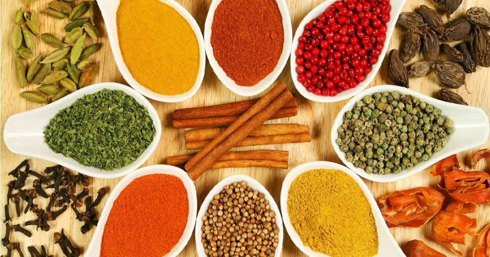 بهترین ادویهها برای خواب راحت | راهنمای کامل ادویههای آرامبخش برای خوابی عمیق و طبیعی